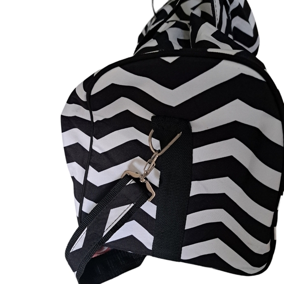 WB BLACK WHITE Chevron print zig zag duffle travel beach gym bag coastal XL - Picture 4 of 9